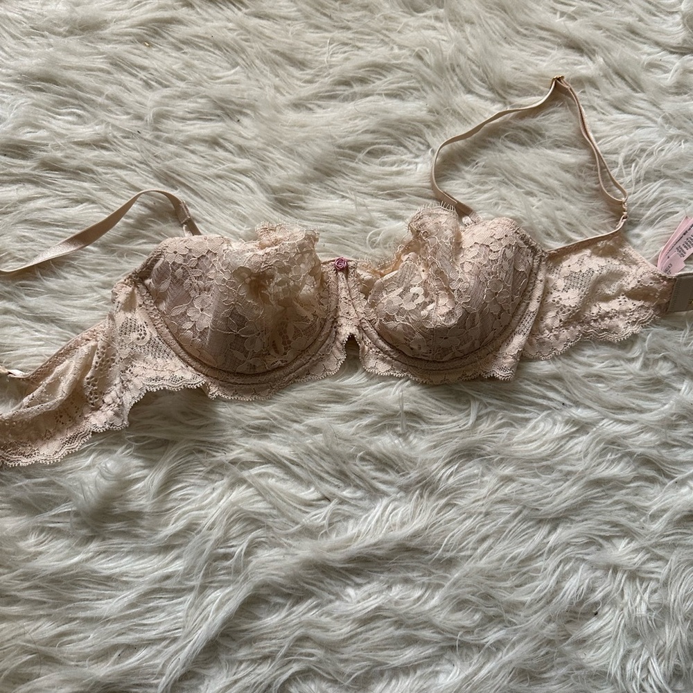 Victoria’s Secret lace balconette bra 34D